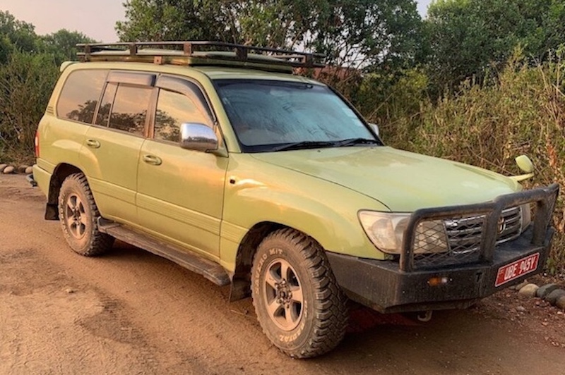 Land Cruiser V8 car hire 